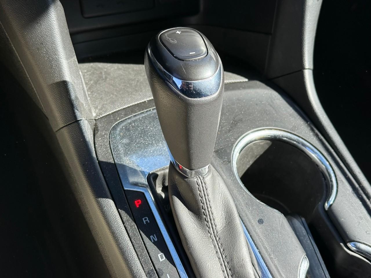 Chevrolet Equinox Vehicle Full-screen Gallery Image 17