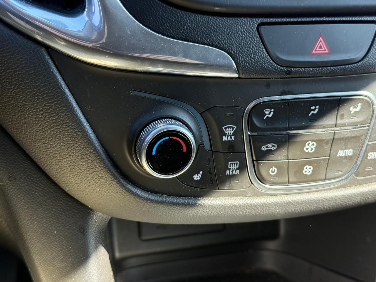 Chevrolet Equinox Vehicle Full-screen Gallery Image 18