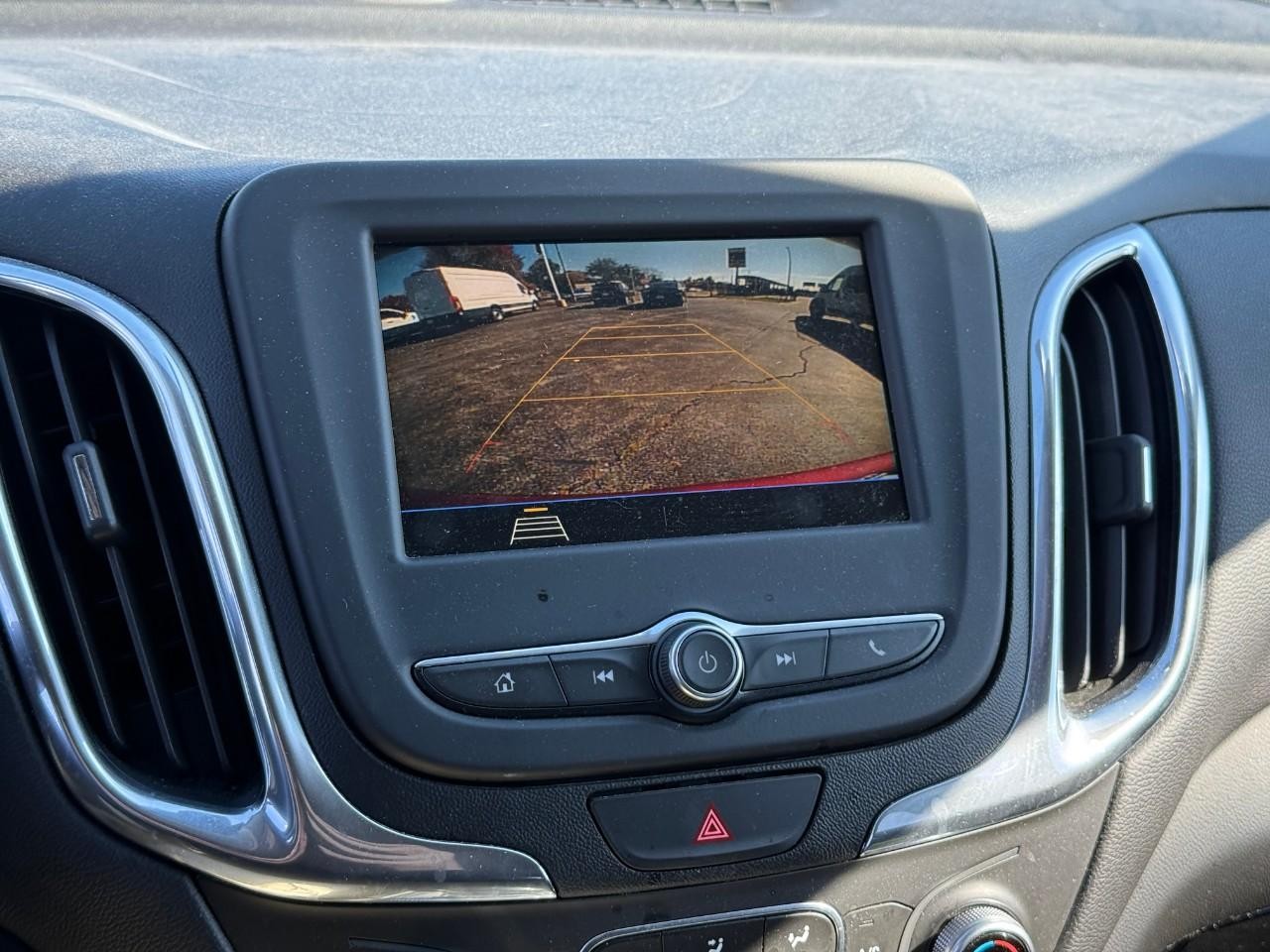 Chevrolet Equinox Vehicle Full-screen Gallery Image 19