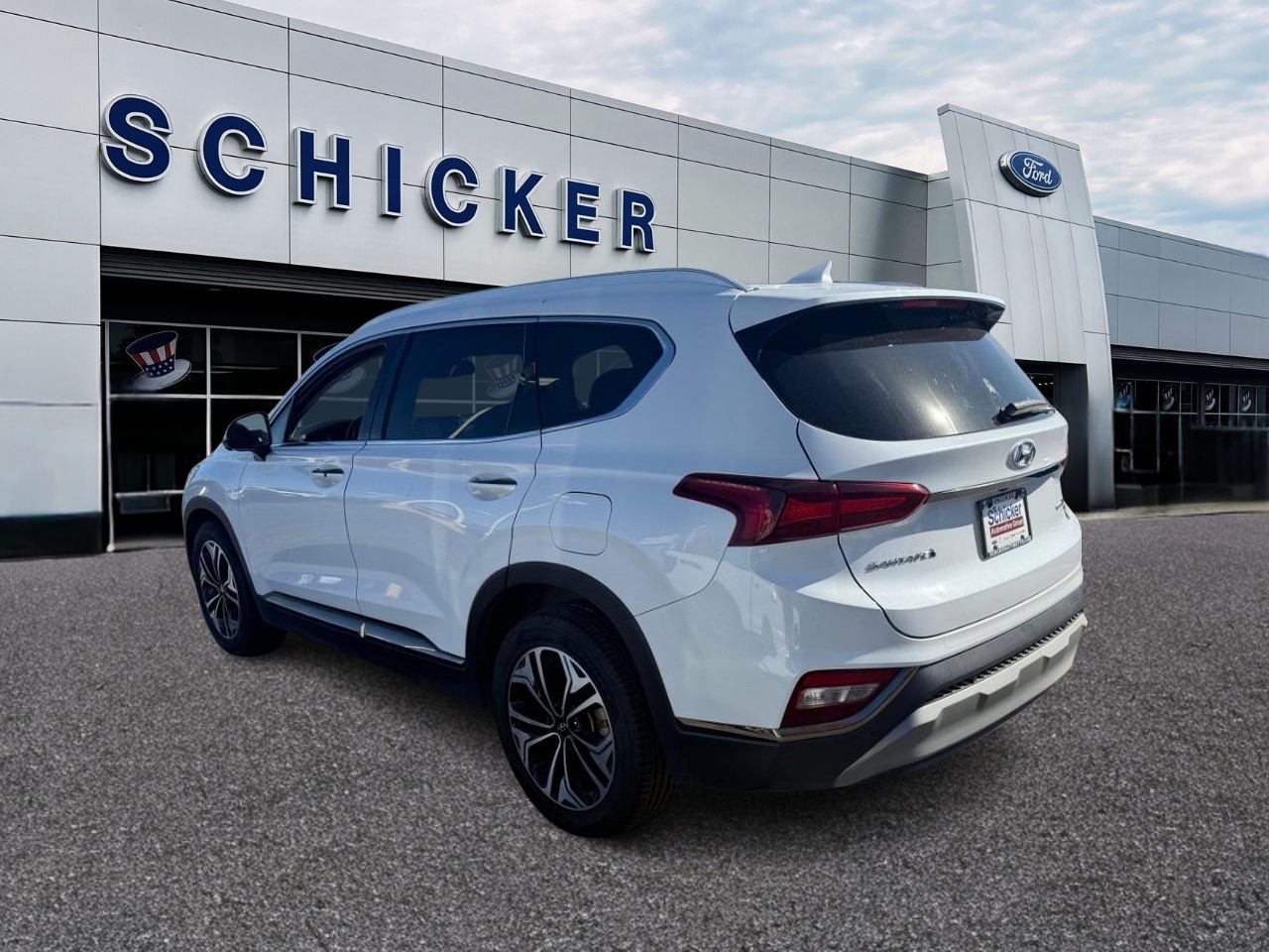 Hyundai Santa Fe Vehicle Full-screen Gallery Image 03