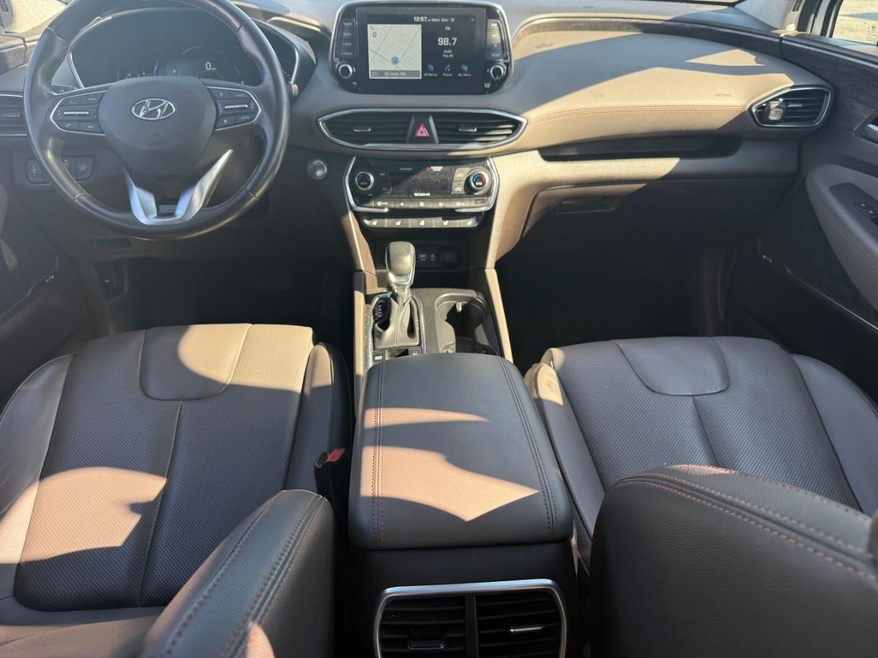 Hyundai Santa Fe Vehicle Full-screen Gallery Image 06