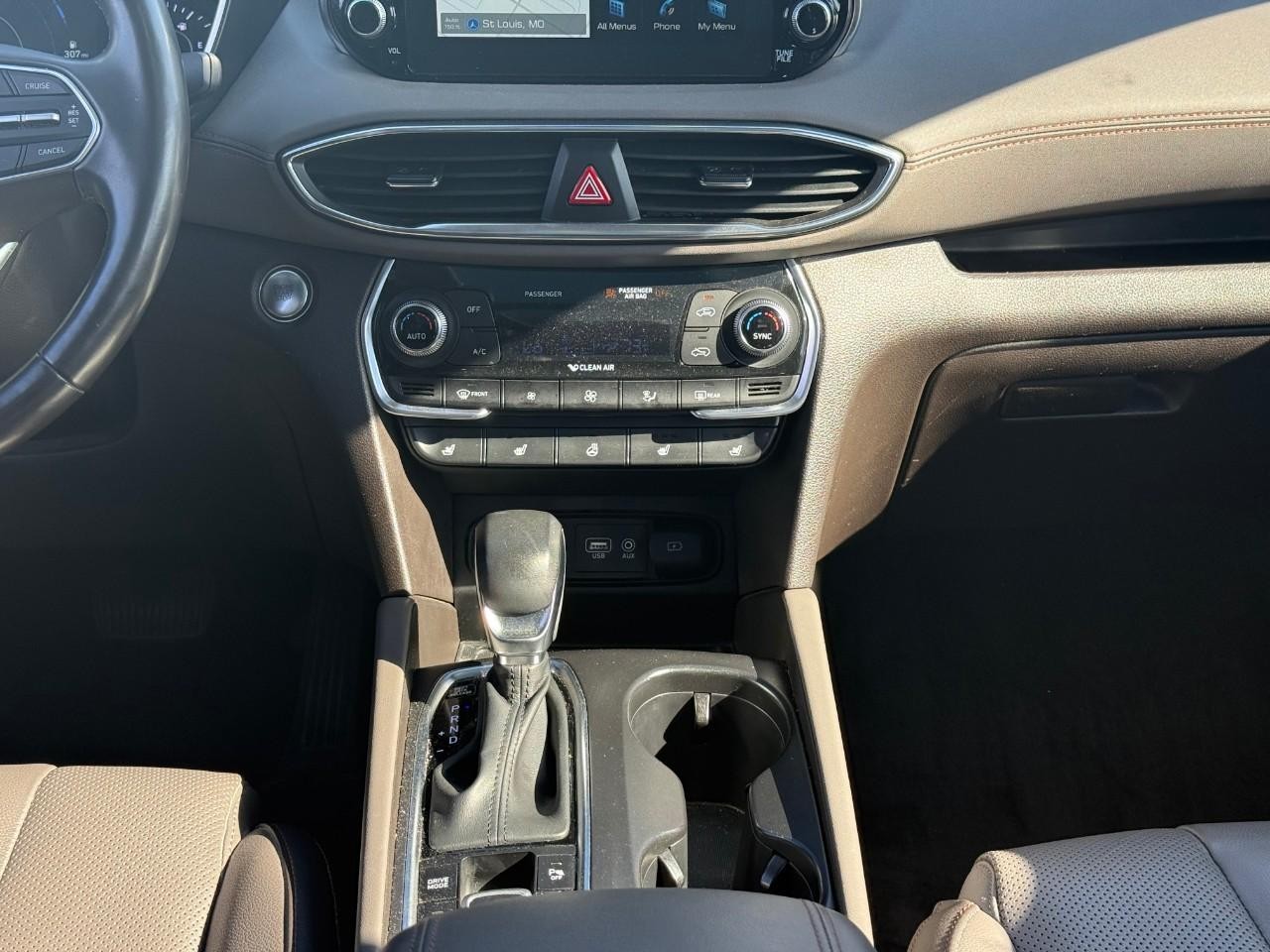 Hyundai Santa Fe Vehicle Full-screen Gallery Image 09