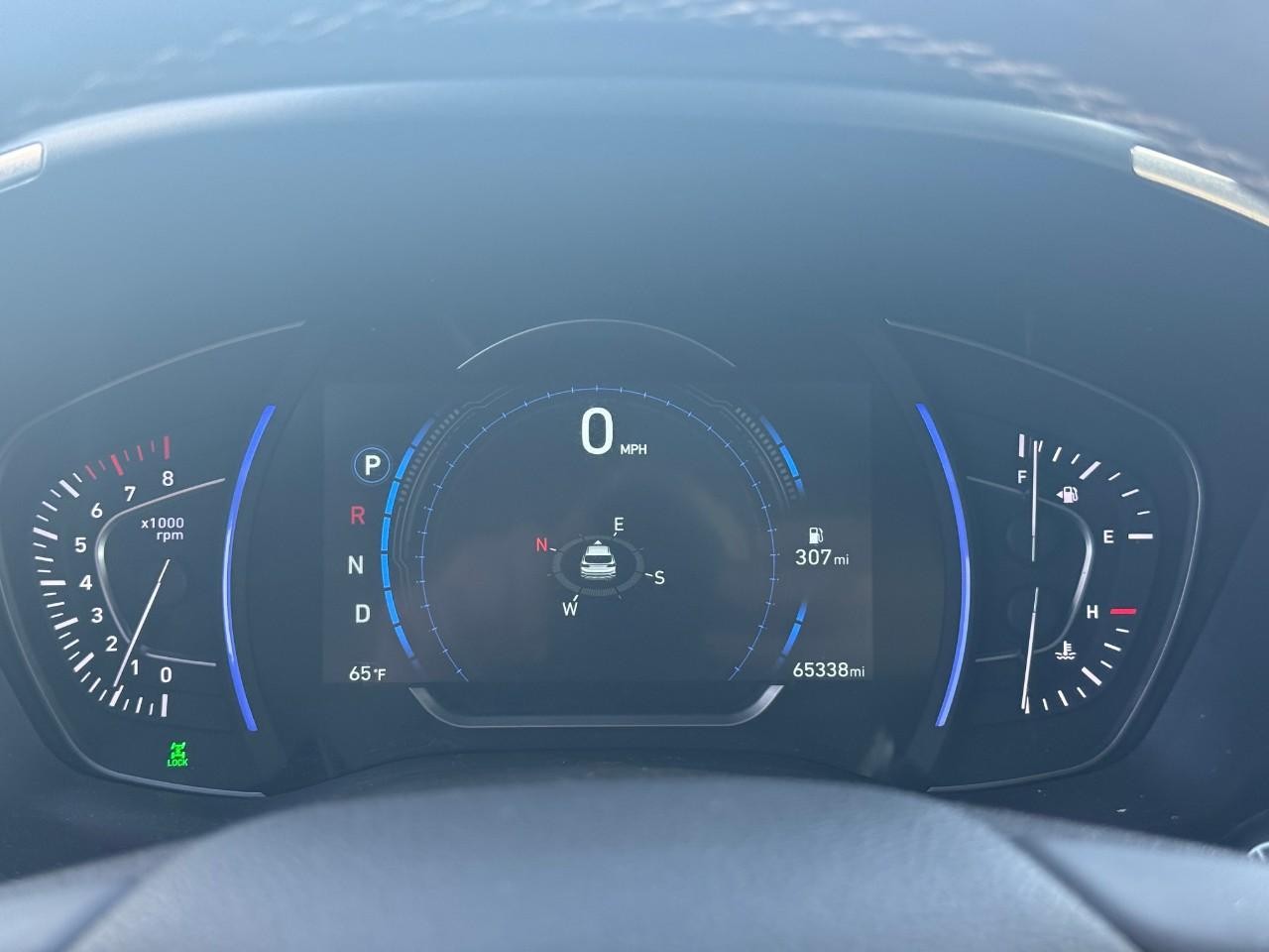 Hyundai Santa Fe Vehicle Full-screen Gallery Image 16