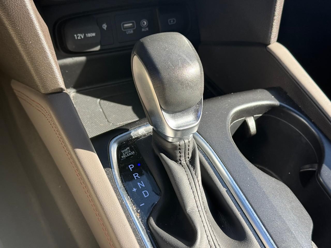 Hyundai Santa Fe Vehicle Full-screen Gallery Image 17