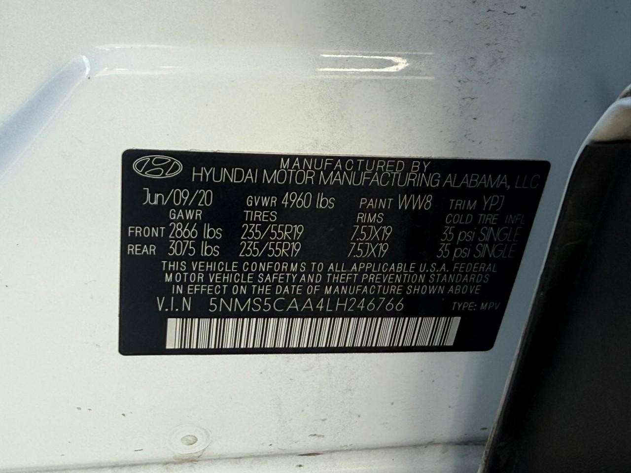 Hyundai Santa Fe Vehicle Full-screen Gallery Image 20