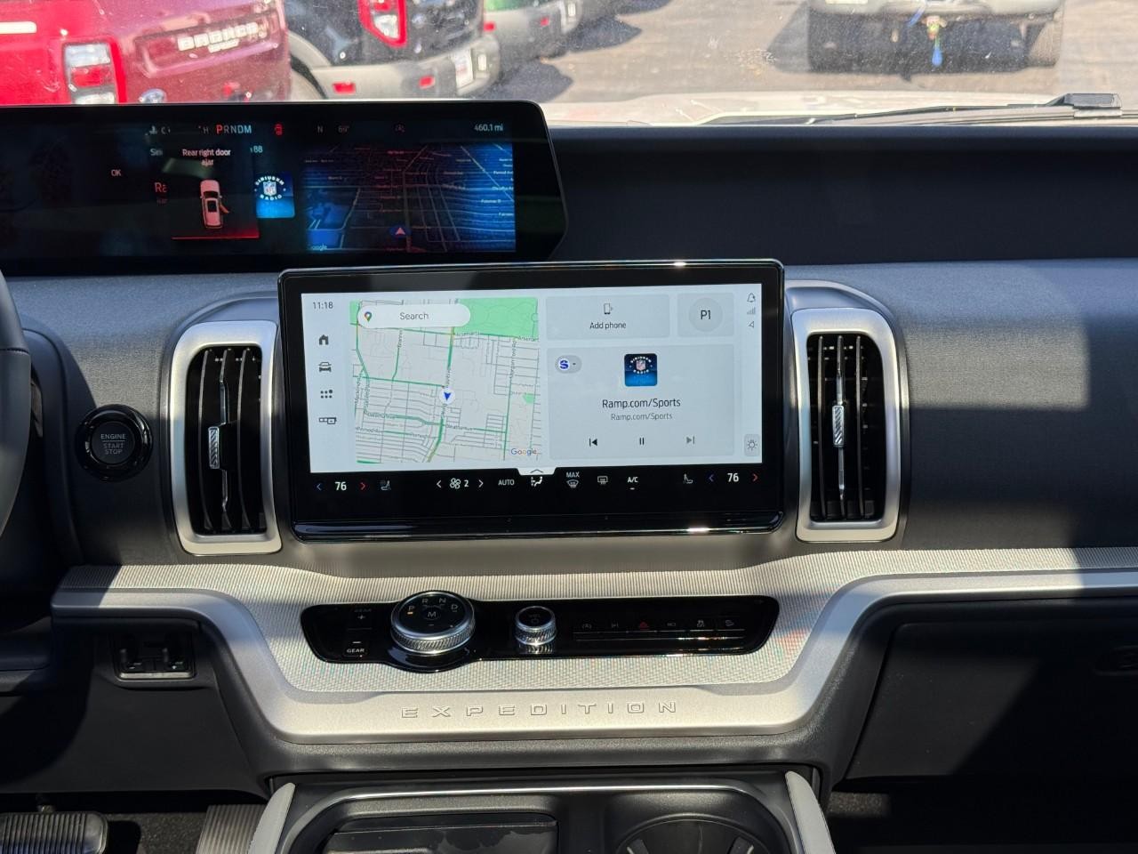 Ford Expedition Vehicle Full-screen Gallery Image 08