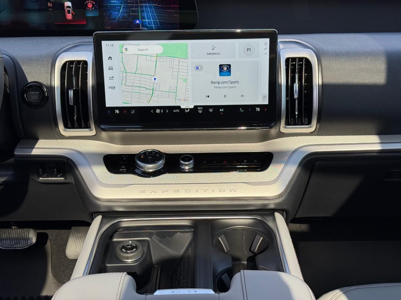 Ford Expedition Vehicle Full-screen Gallery Image 09