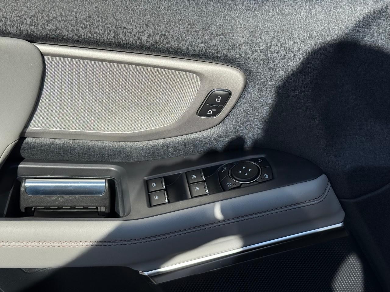 Ford Expedition Vehicle Full-screen Gallery Image 10