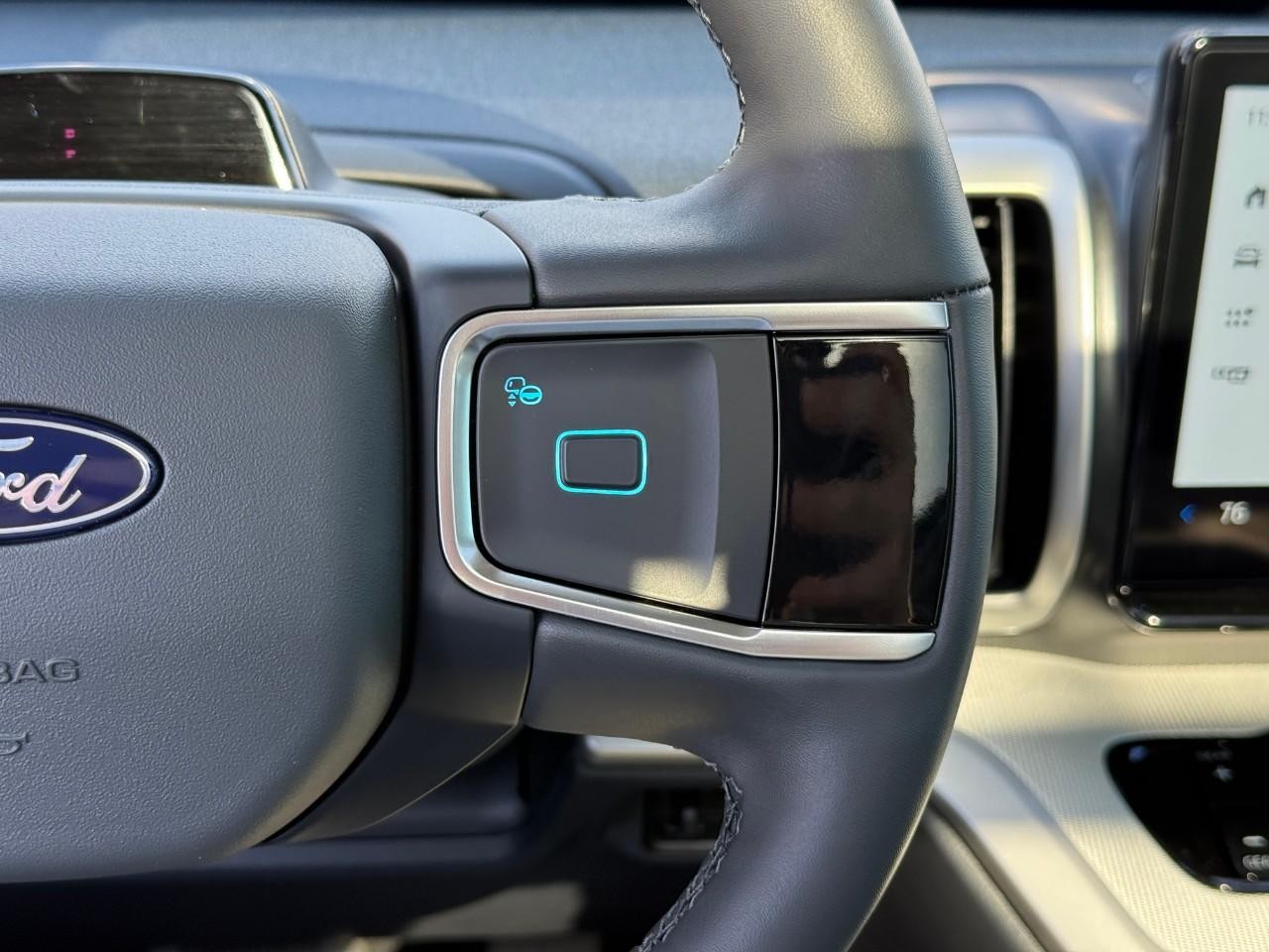 Ford Expedition Vehicle Full-screen Gallery Image 14