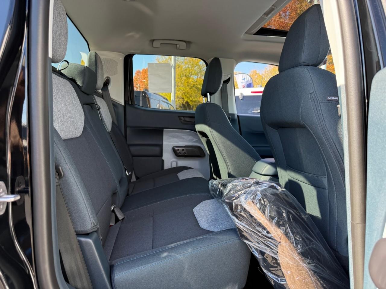 Ford Maverick Vehicle Full-screen Gallery Image 05