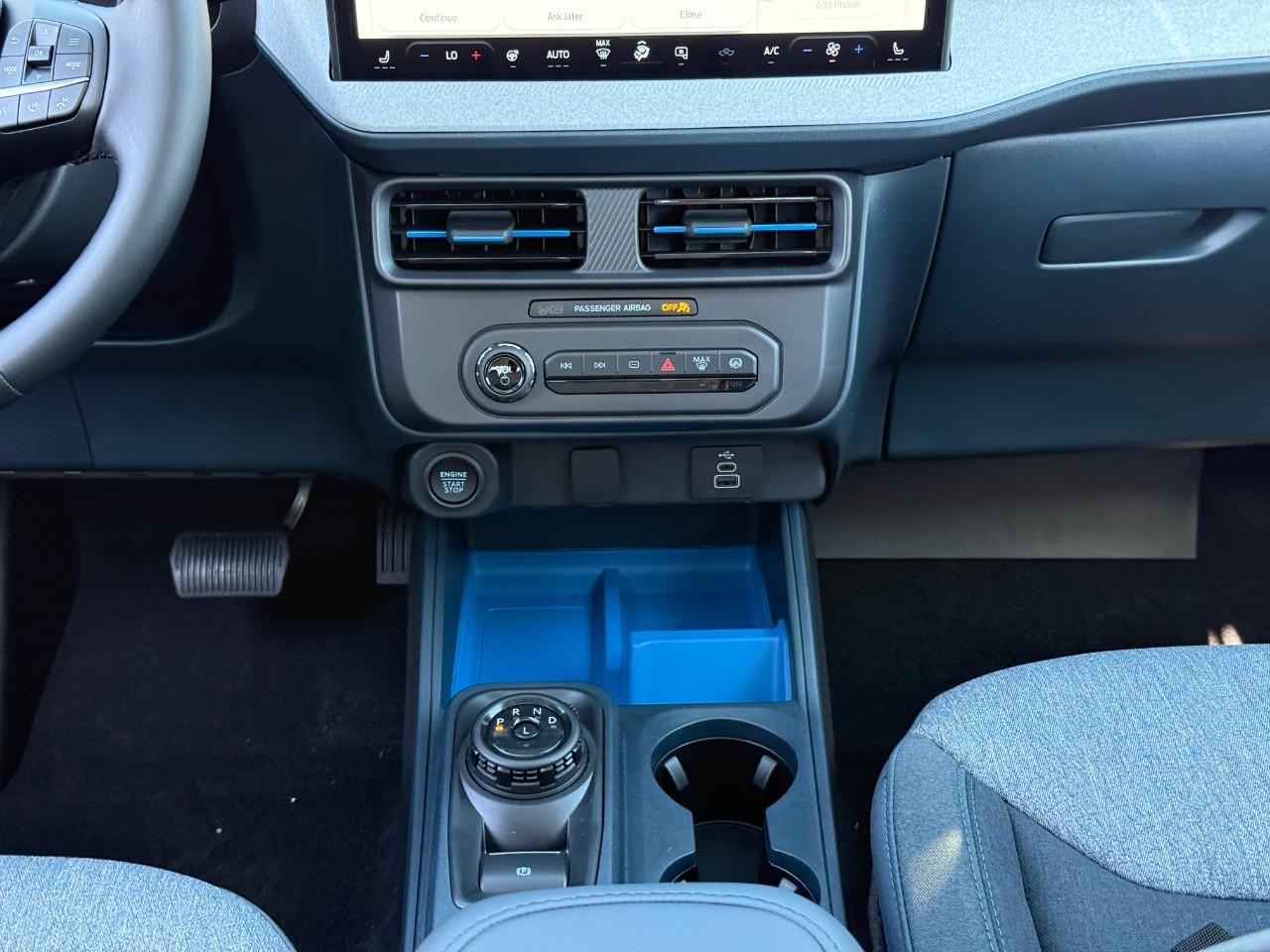 Ford Maverick Vehicle Full-screen Gallery Image 09