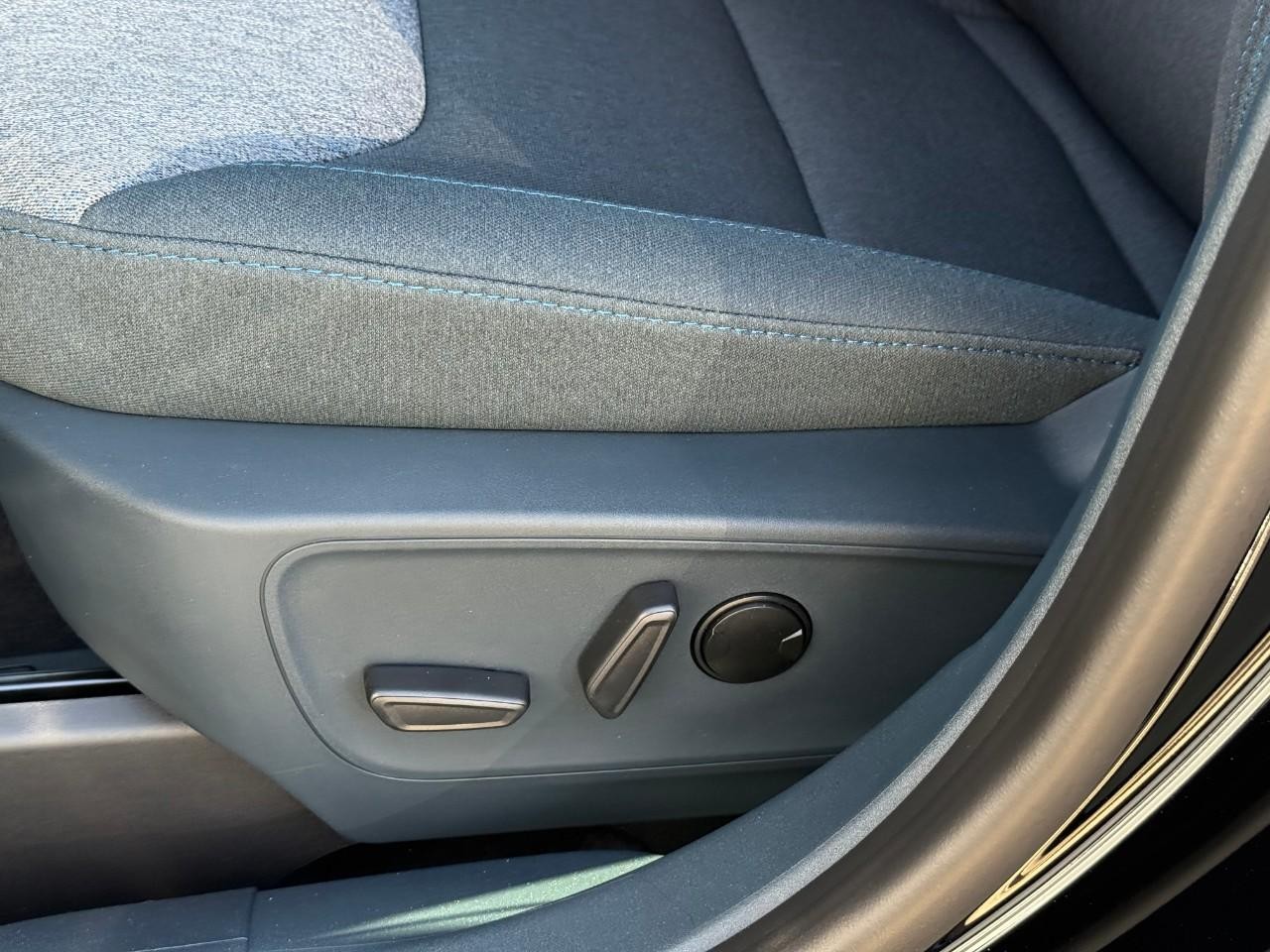 Ford Maverick Vehicle Full-screen Gallery Image 12