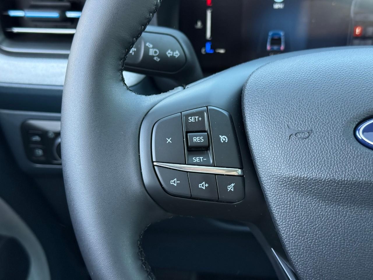 Ford Maverick Vehicle Full-screen Gallery Image 13