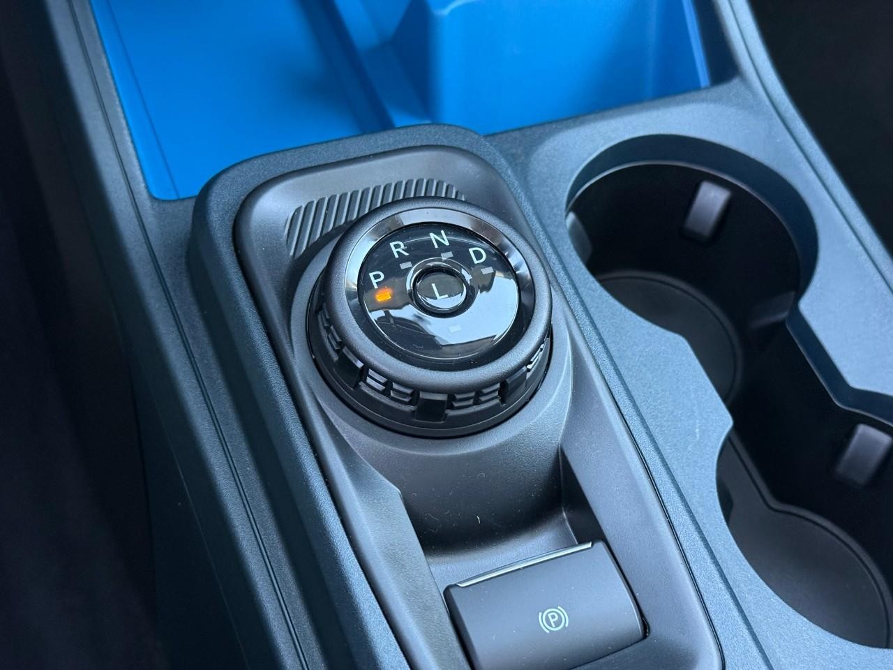 Ford Maverick Vehicle Full-screen Gallery Image 15