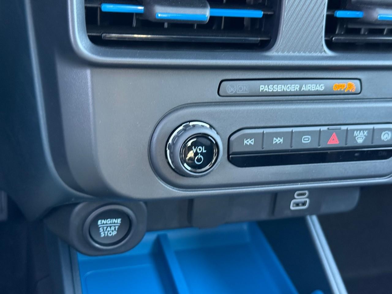 Ford Maverick Vehicle Full-screen Gallery Image 16