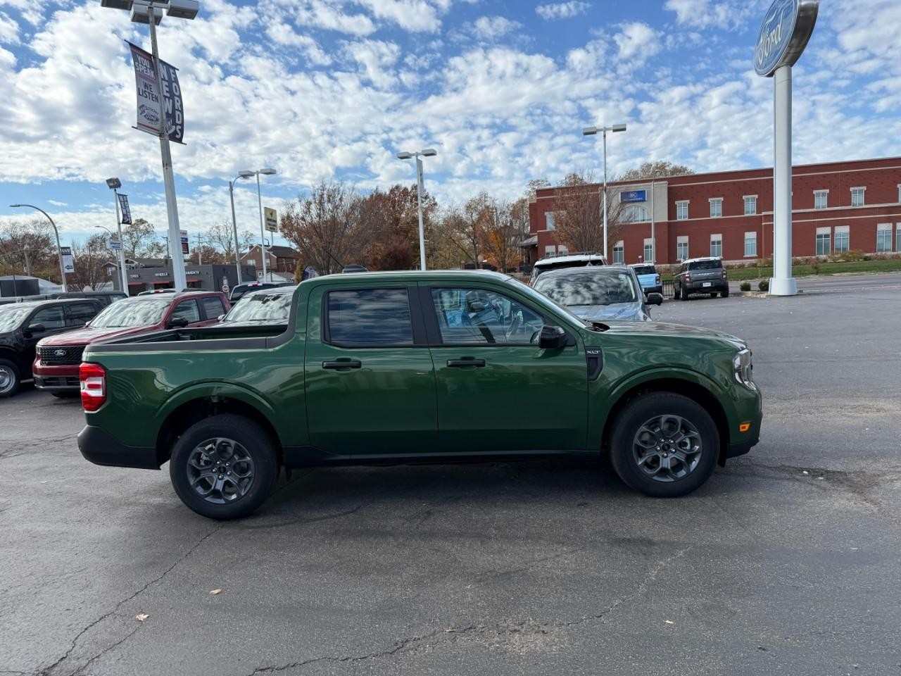 Ford Maverick Vehicle Full-screen Gallery Image 02