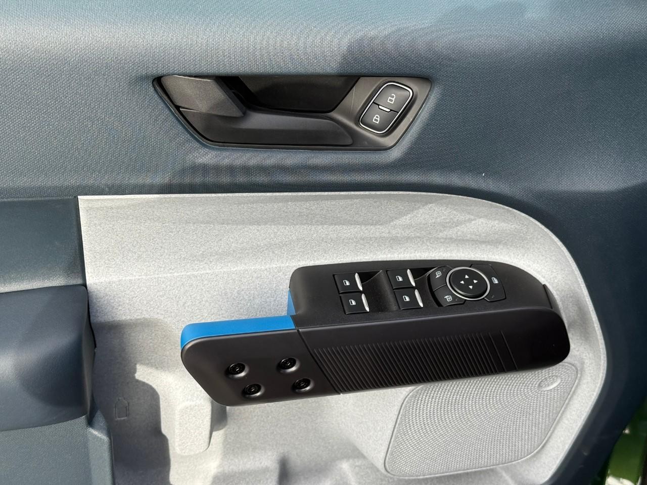 Ford Maverick Vehicle Full-screen Gallery Image 07