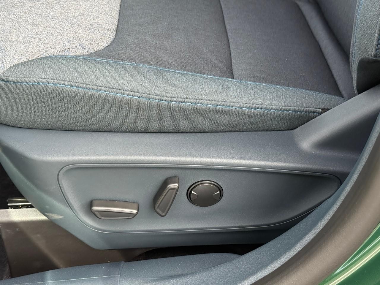 Ford Maverick Vehicle Full-screen Gallery Image 09