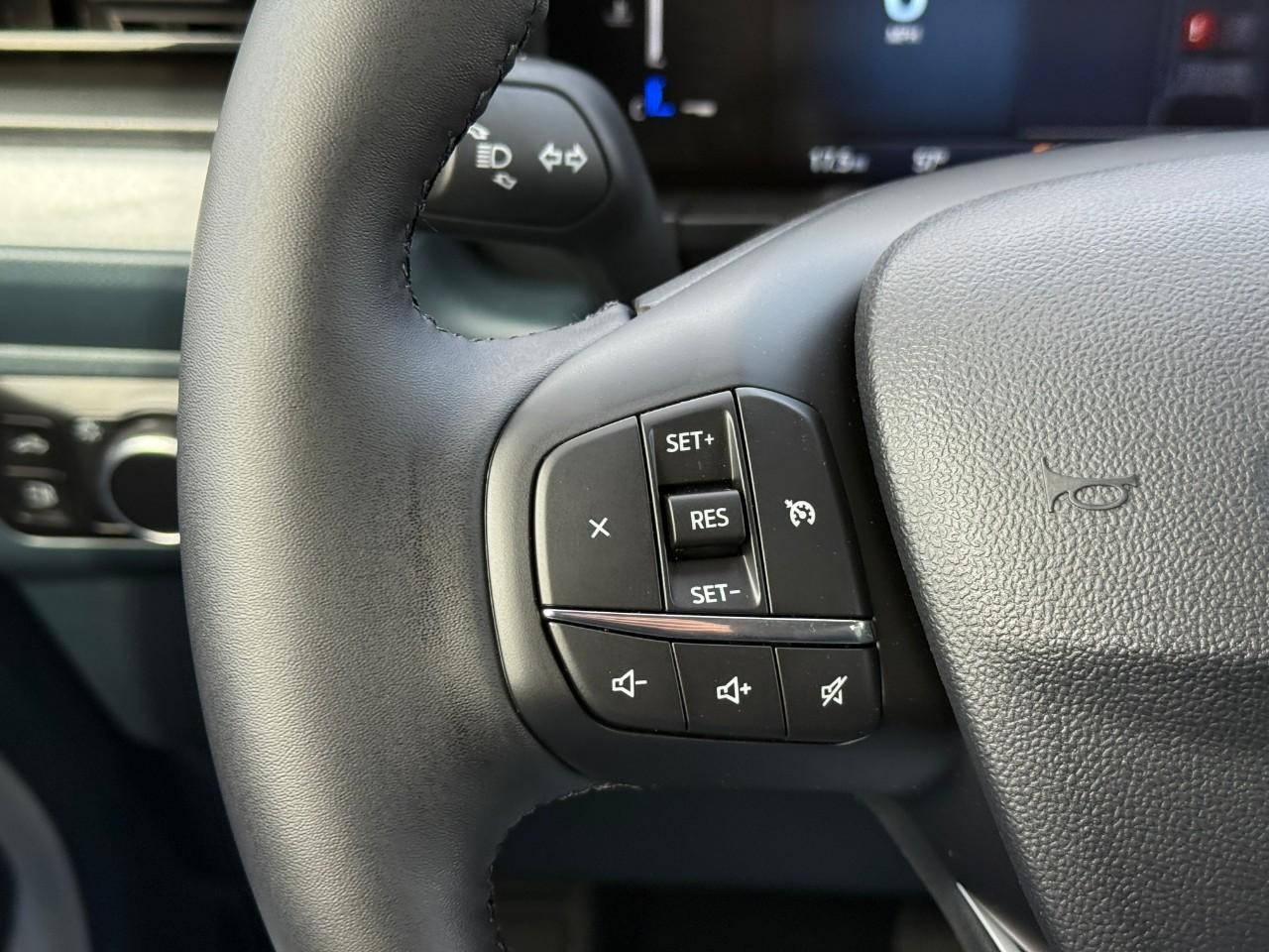 Ford Maverick Vehicle Full-screen Gallery Image 10