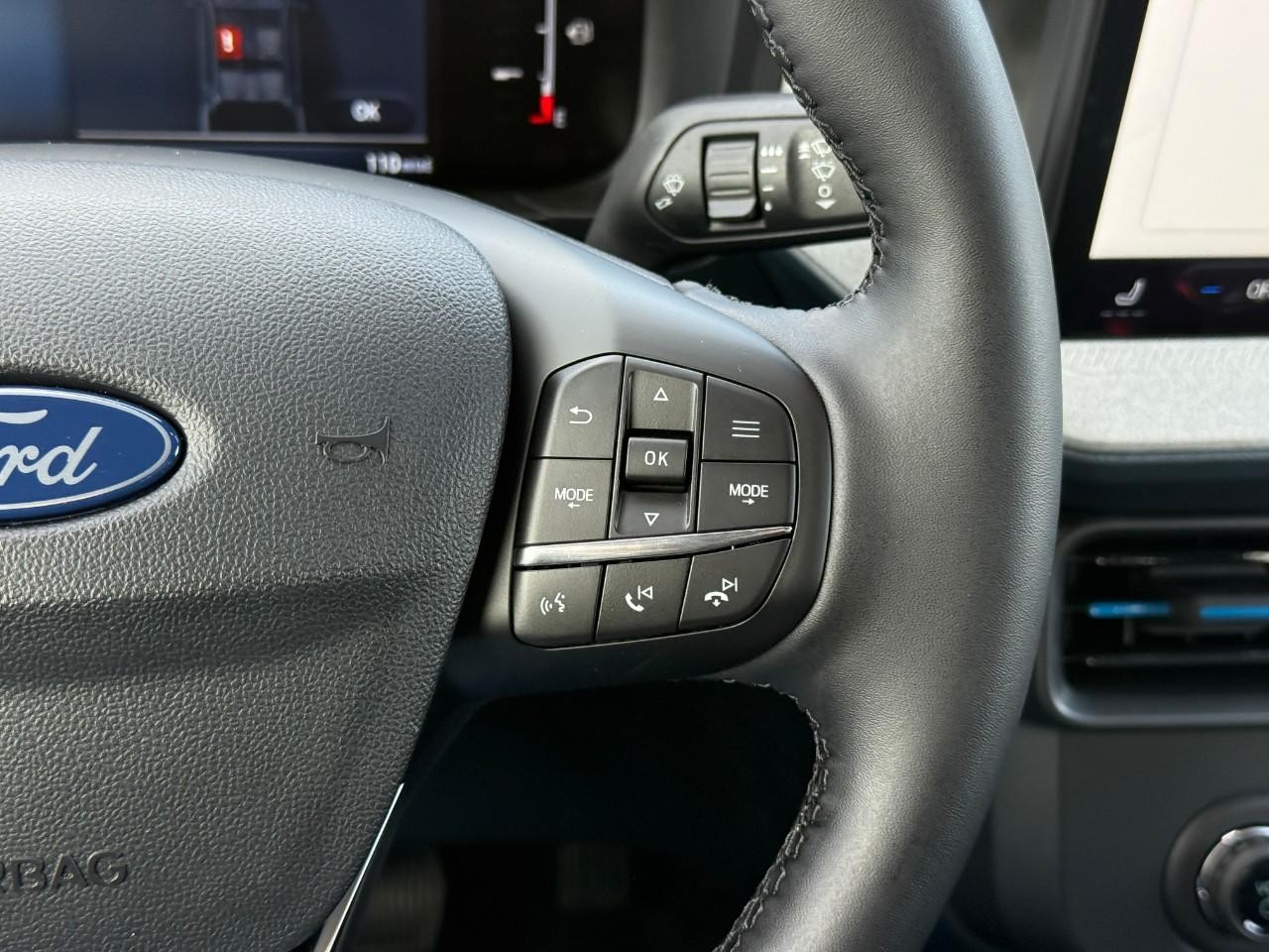 Ford Maverick Vehicle Full-screen Gallery Image 11