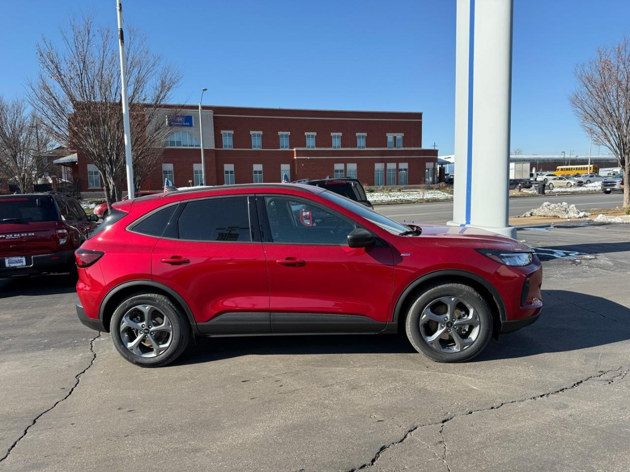 Ford Escape Vehicle Full-screen Gallery Image 02