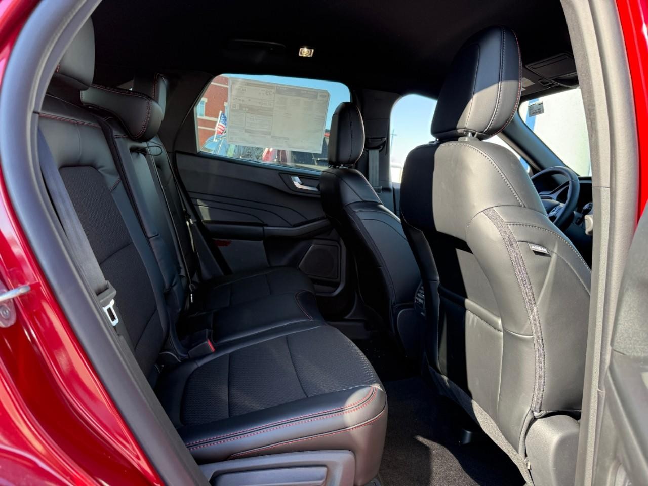 Ford Escape Vehicle Full-screen Gallery Image 05