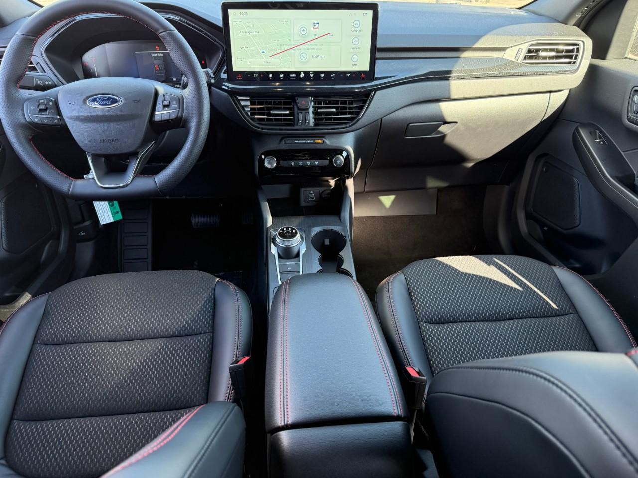 Ford Escape Vehicle Full-screen Gallery Image 06