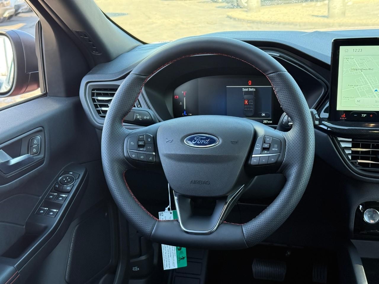 Ford Escape Vehicle Full-screen Gallery Image 07