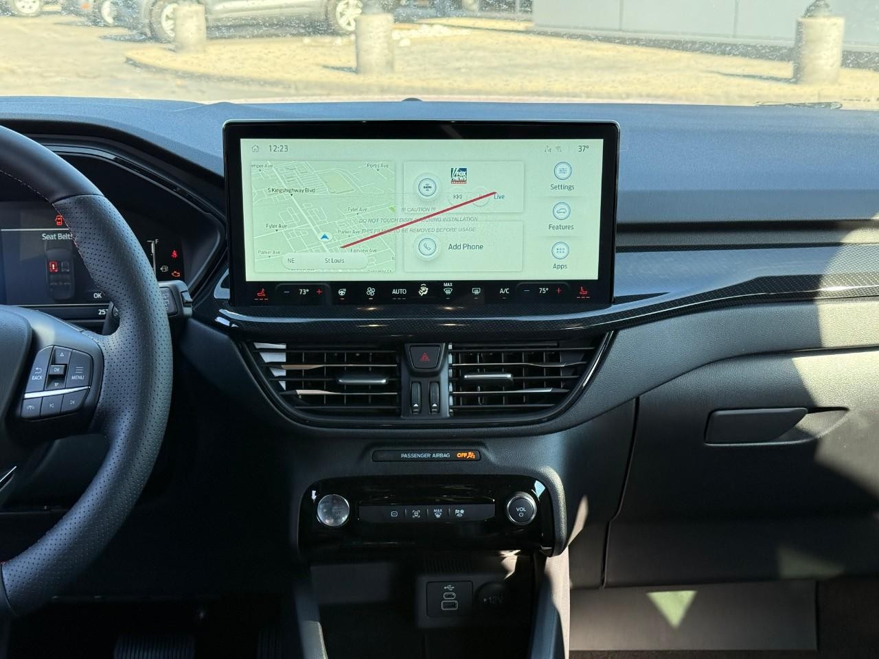 Ford Escape Vehicle Full-screen Gallery Image 08