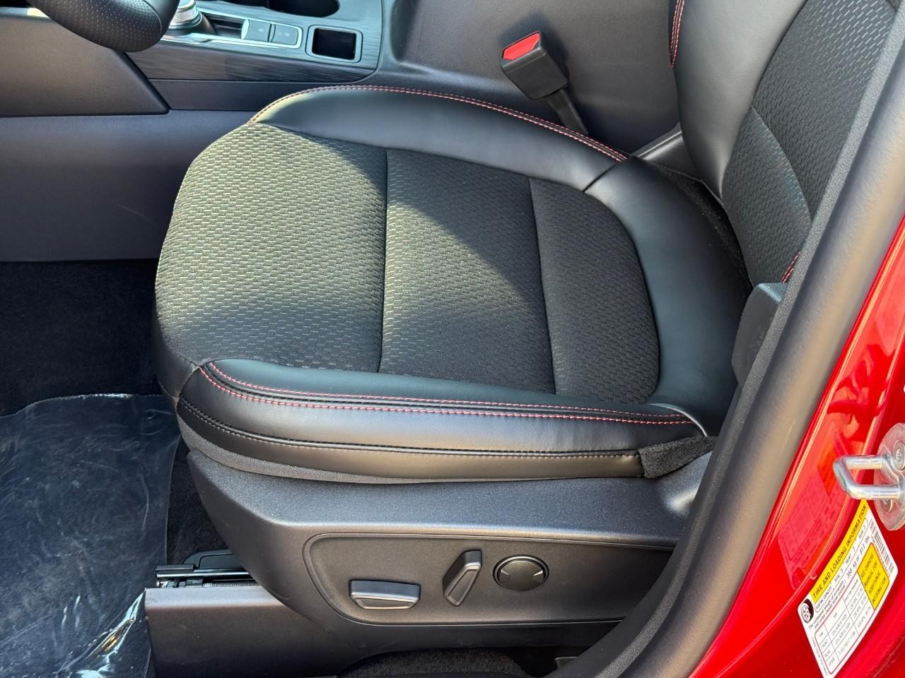 Ford Escape Vehicle Full-screen Gallery Image 12