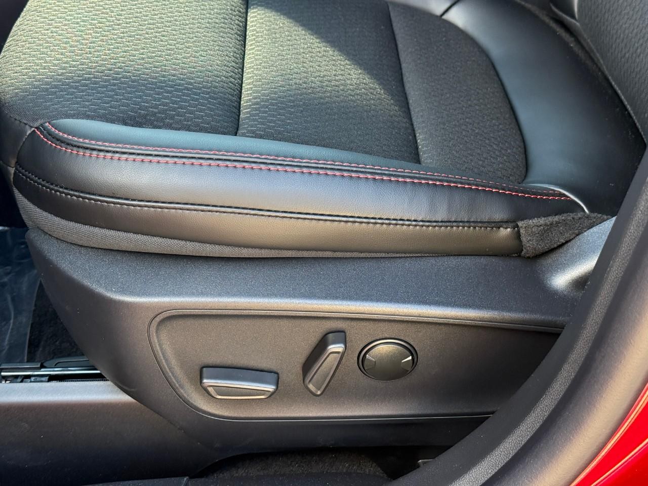 Ford Escape Vehicle Full-screen Gallery Image 13