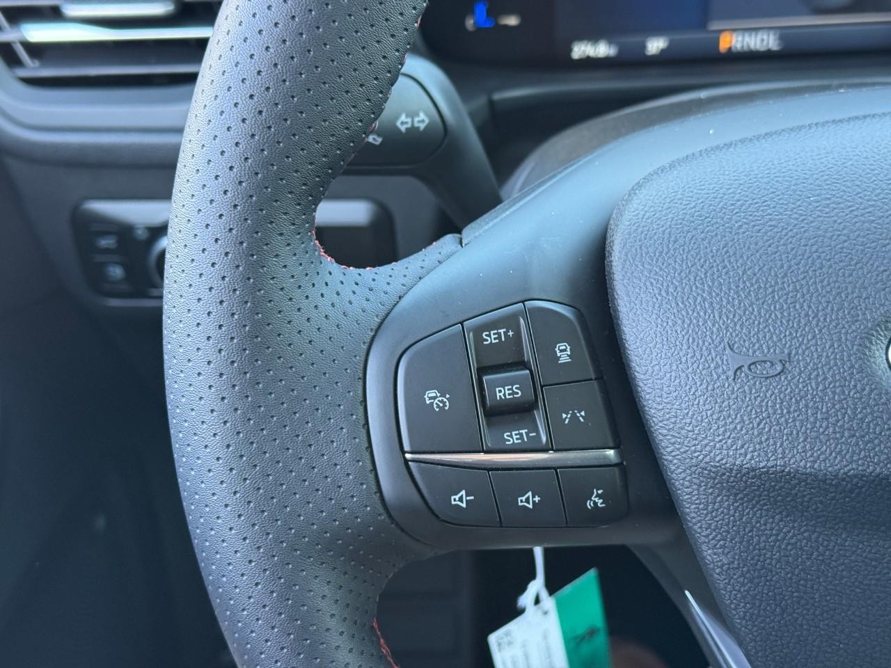 Ford Escape Vehicle Full-screen Gallery Image 14