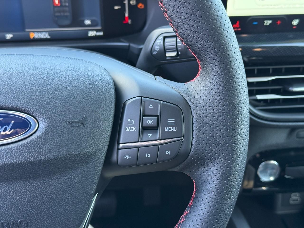 Ford Escape Vehicle Full-screen Gallery Image 15