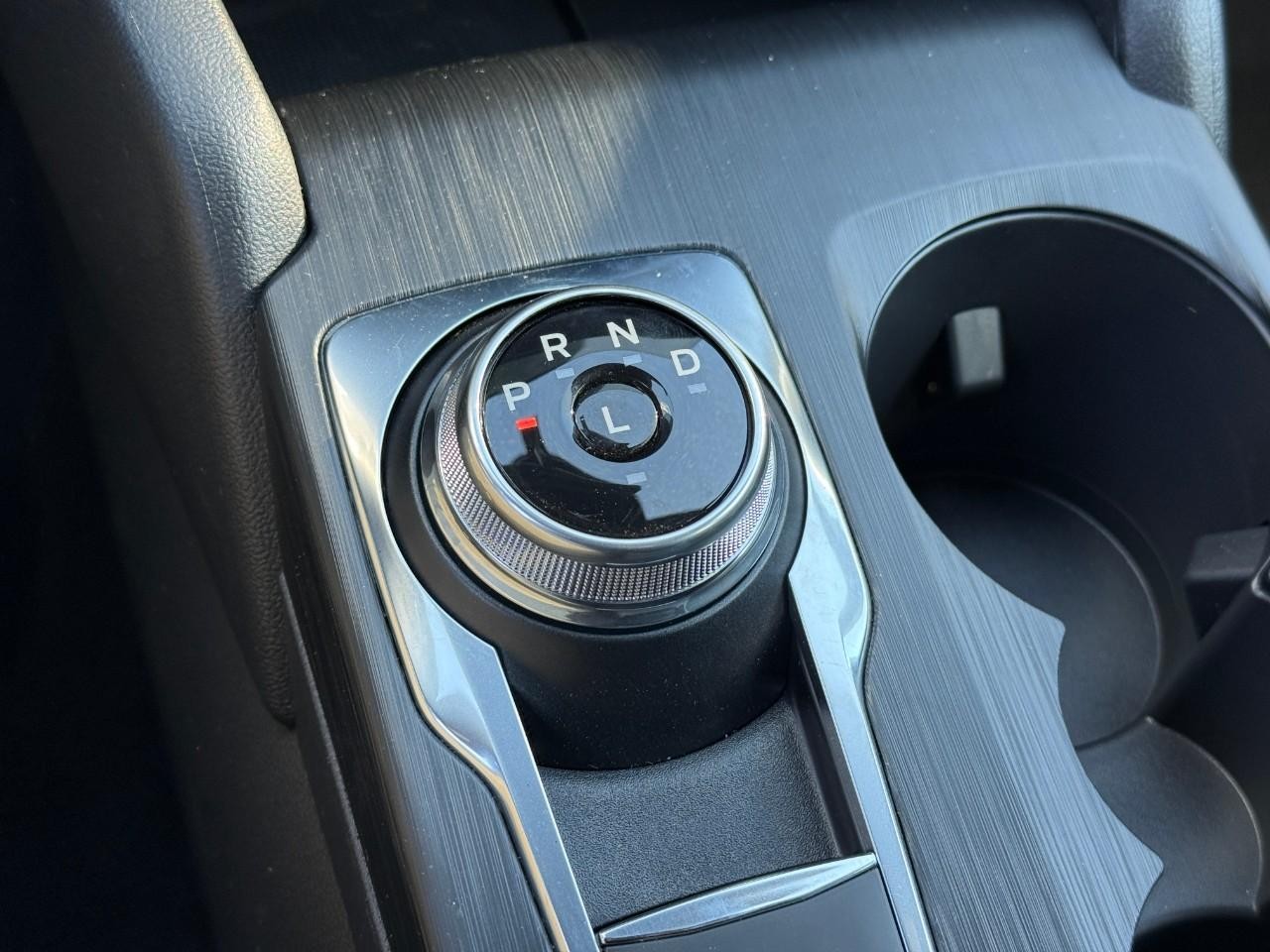 Ford Escape Vehicle Full-screen Gallery Image 16