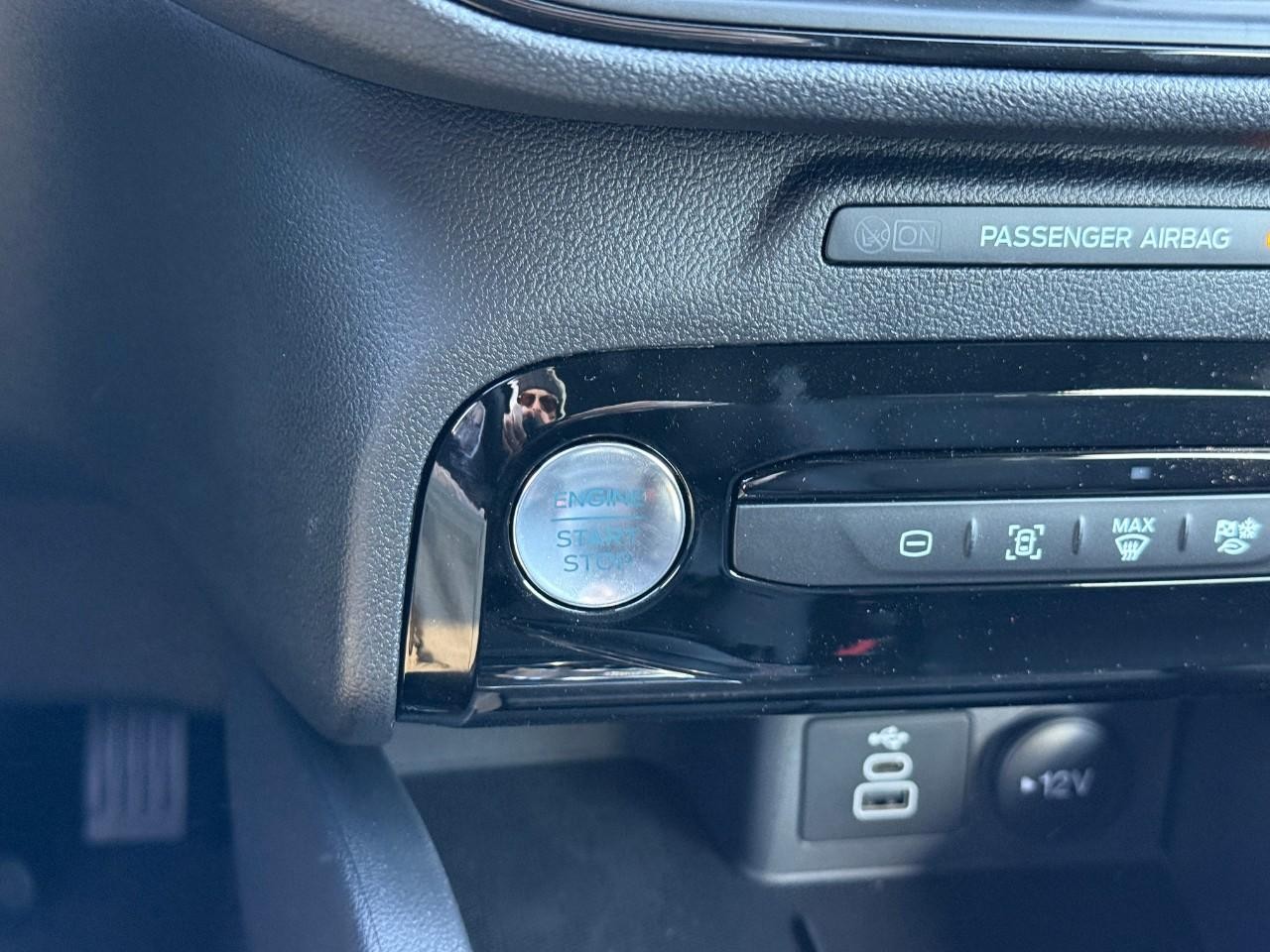 Ford Escape Vehicle Full-screen Gallery Image 17