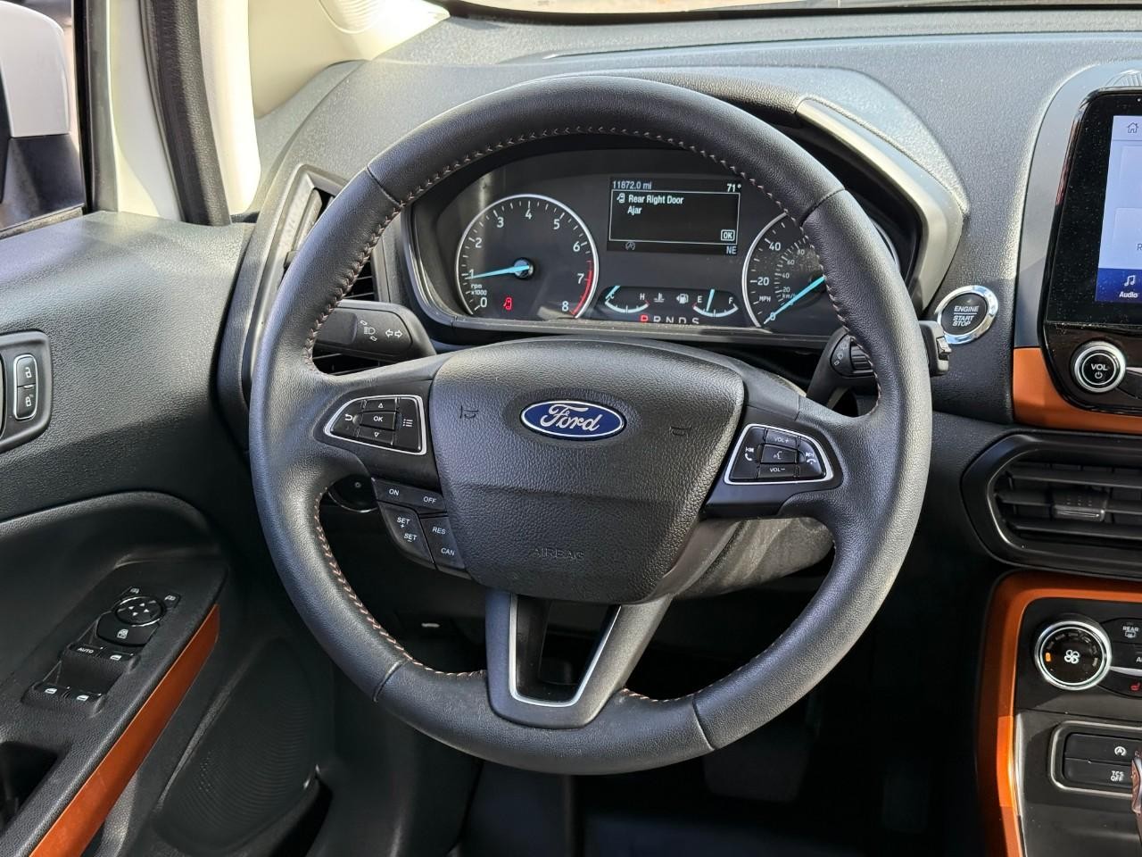 Ford EcoSport Vehicle Full-screen Gallery Image 07
