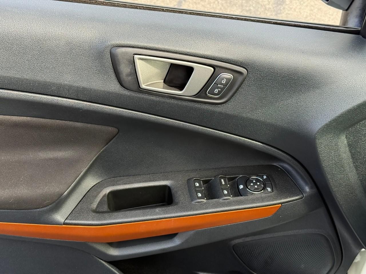 Ford EcoSport Vehicle Full-screen Gallery Image 10