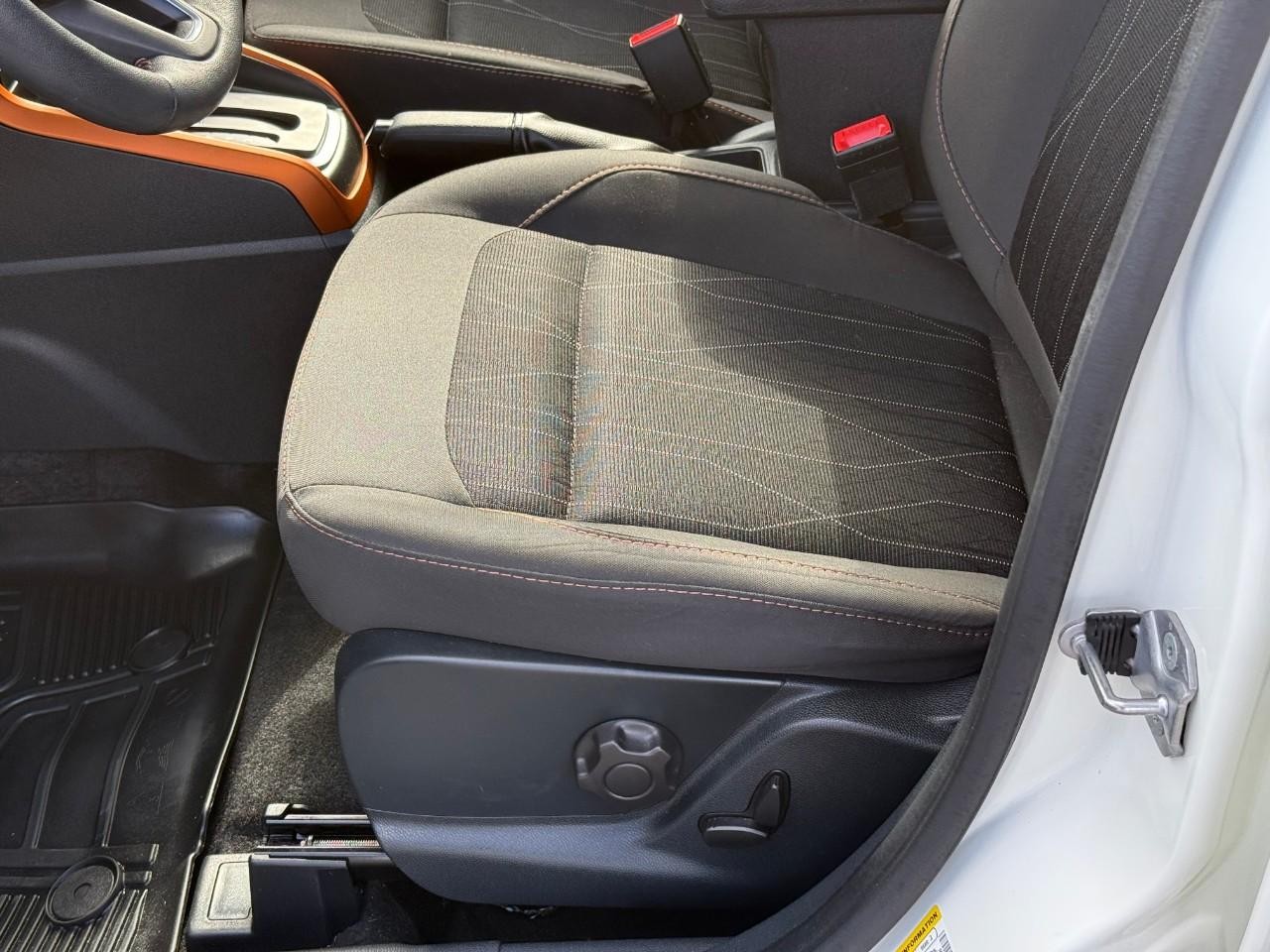 Ford EcoSport Vehicle Full-screen Gallery Image 11