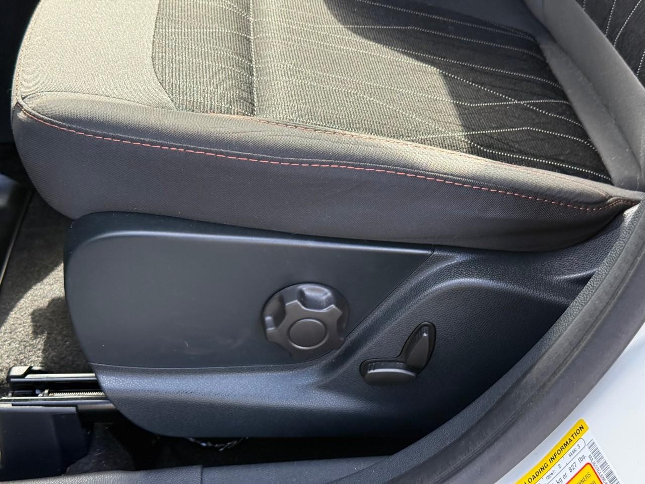 Ford EcoSport Vehicle Full-screen Gallery Image 12