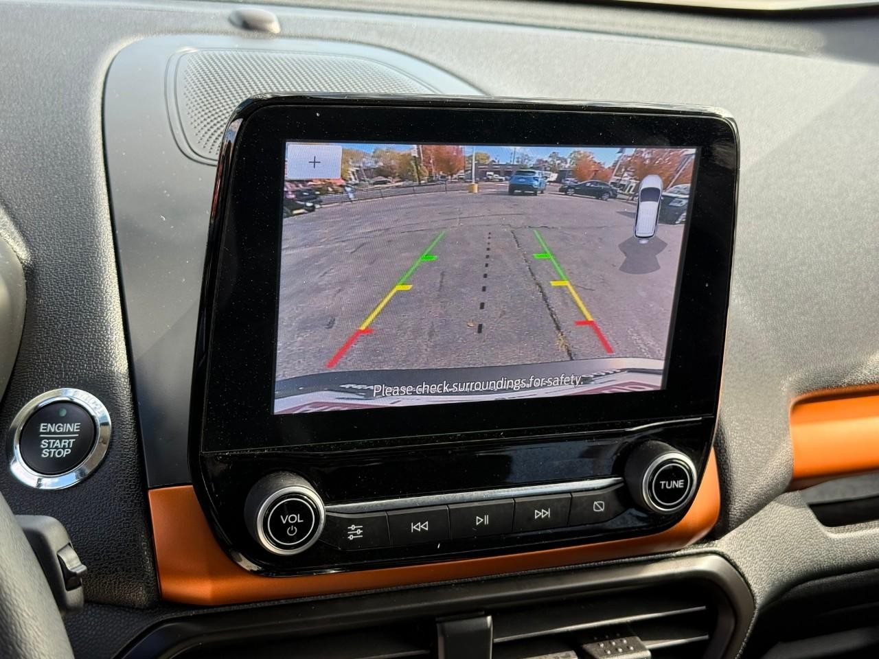 Ford EcoSport Vehicle Full-screen Gallery Image 16