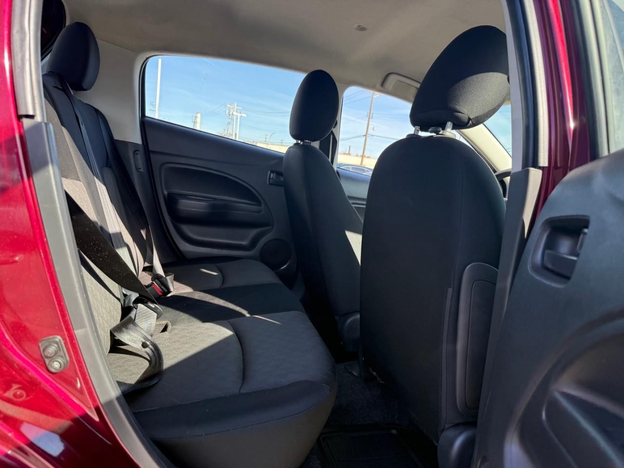 Mitsubishi Mirage Vehicle Full-screen Gallery Image 05