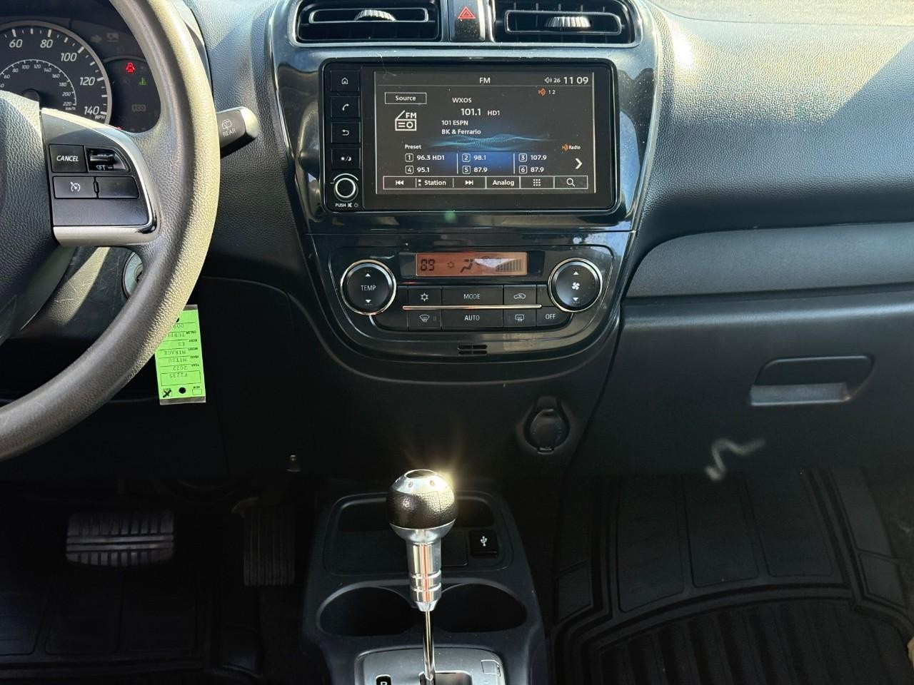 Mitsubishi Mirage Vehicle Full-screen Gallery Image 09