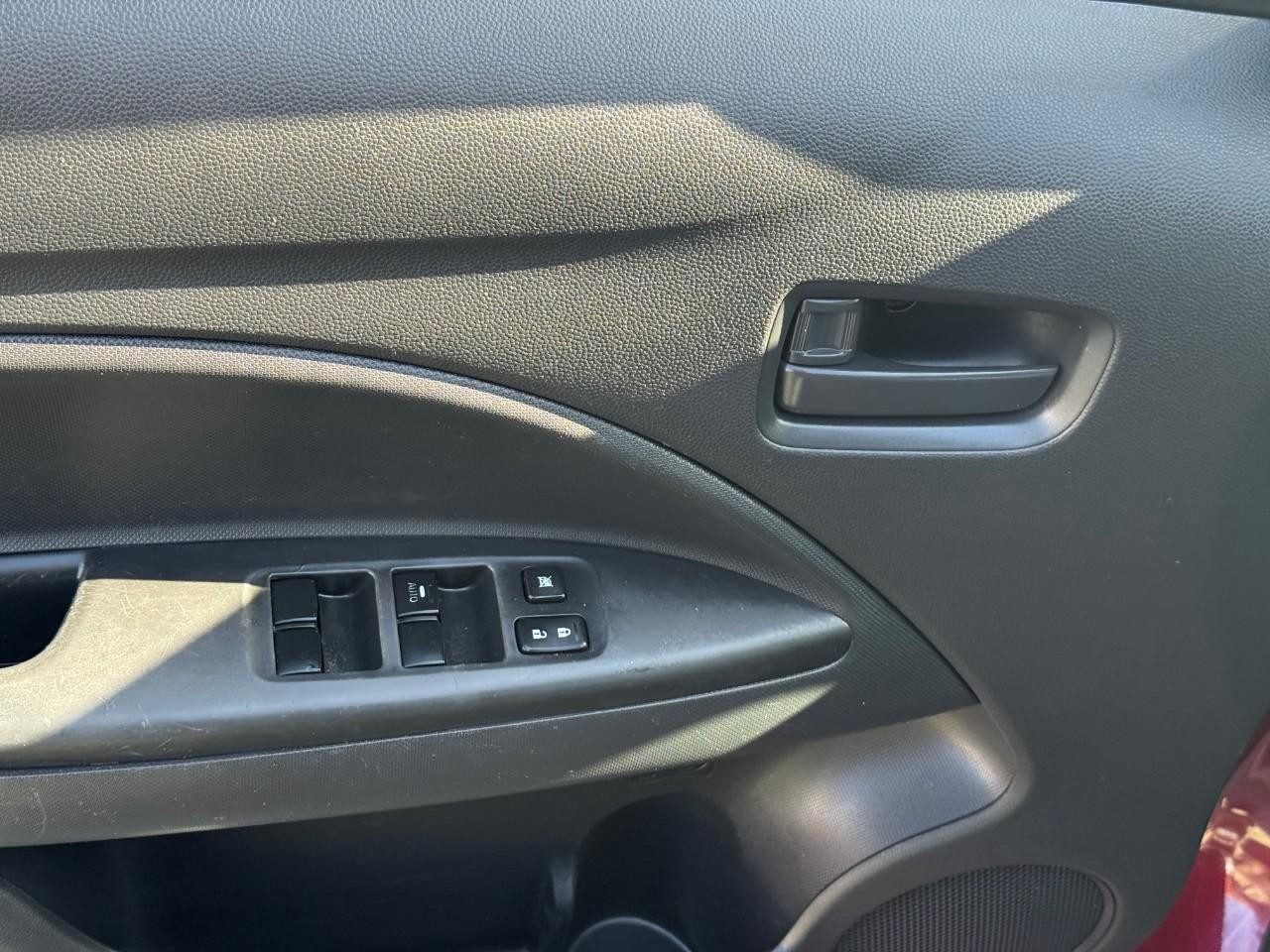 Mitsubishi Mirage Vehicle Full-screen Gallery Image 11