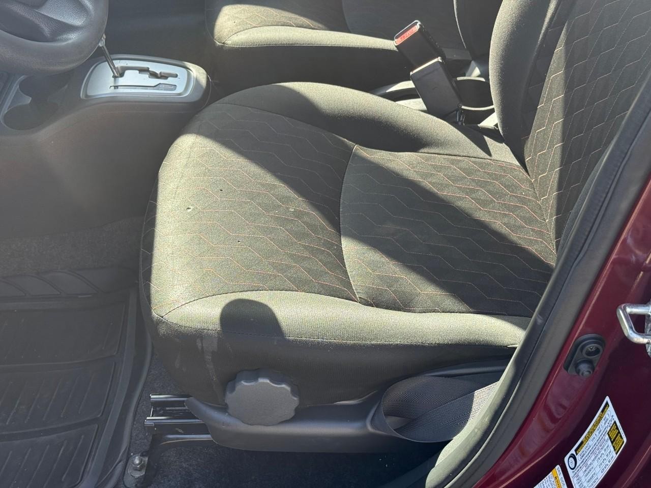 Mitsubishi Mirage Vehicle Full-screen Gallery Image 12