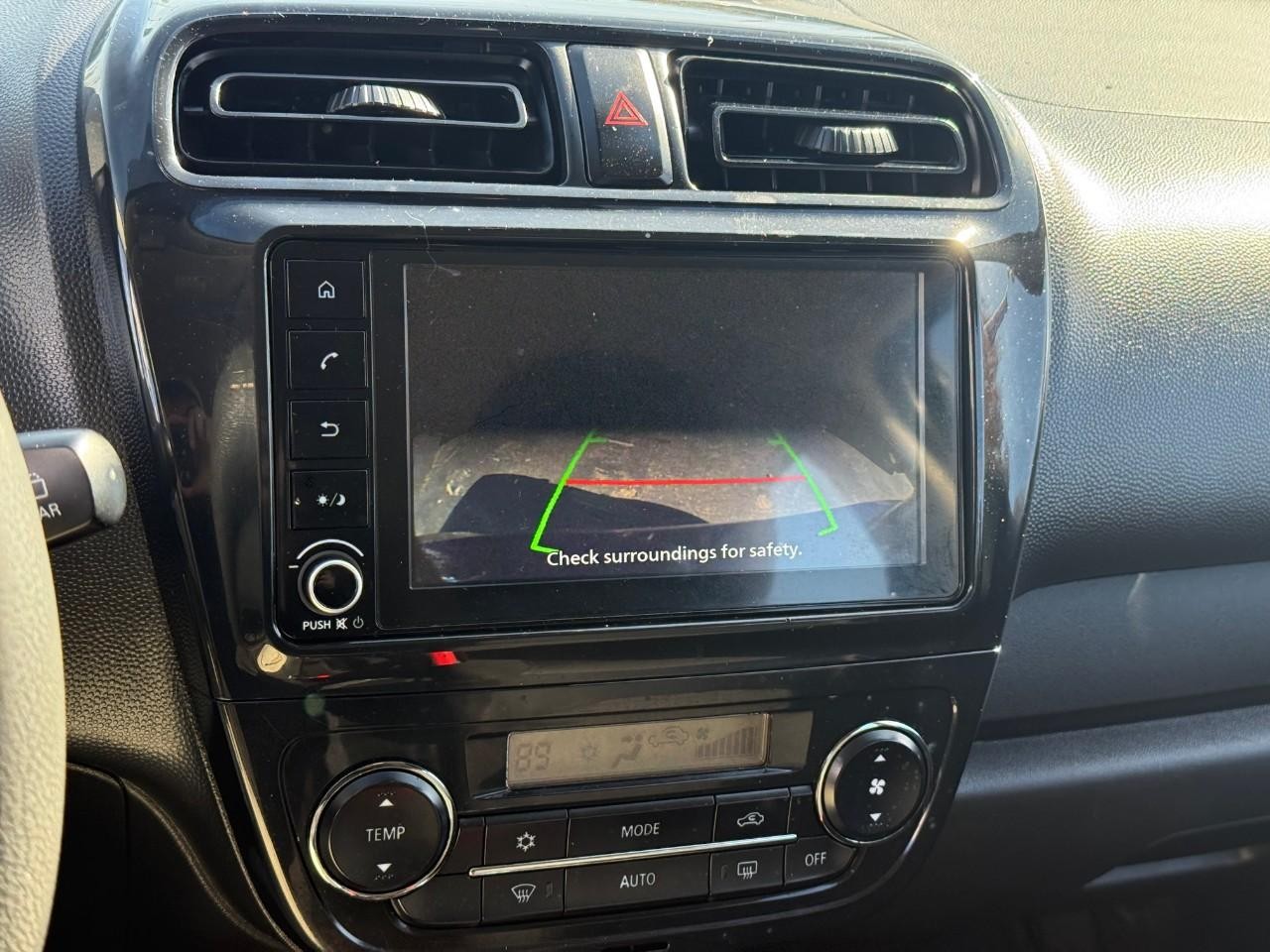 Mitsubishi Mirage Vehicle Full-screen Gallery Image 17