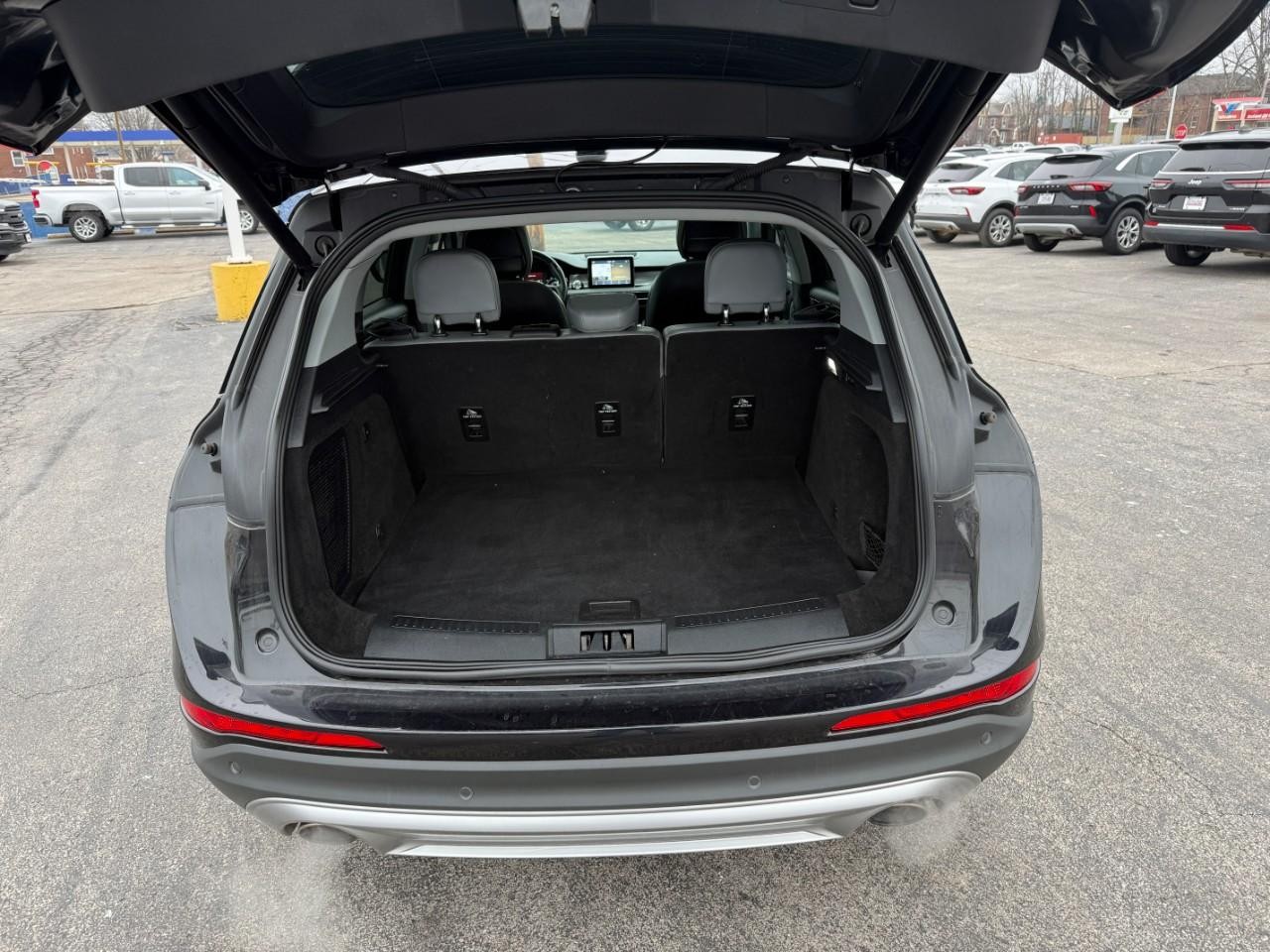 Lincoln Corsair Vehicle Full-screen Gallery Image 07