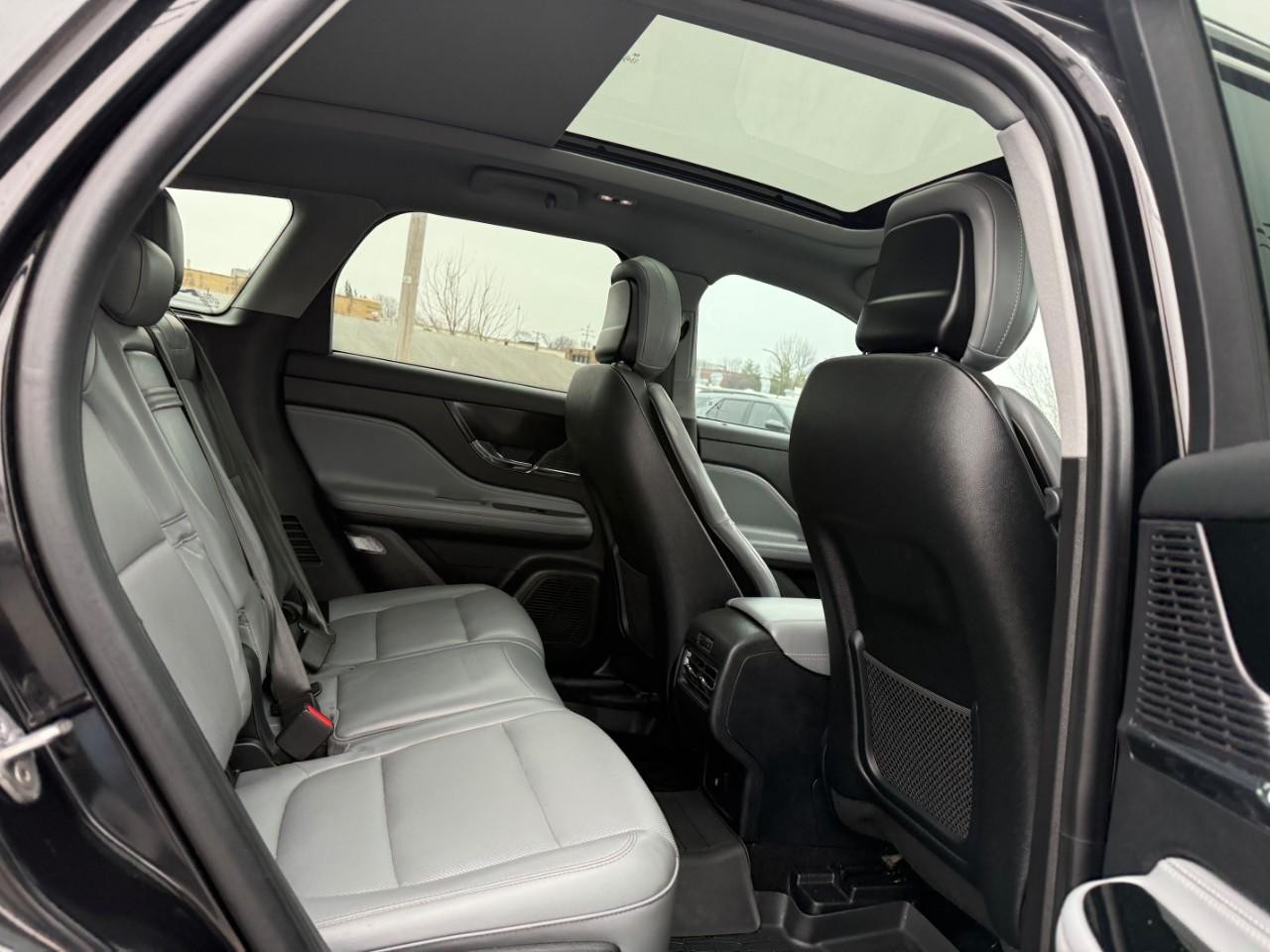 Lincoln Corsair Vehicle Full-screen Gallery Image 10