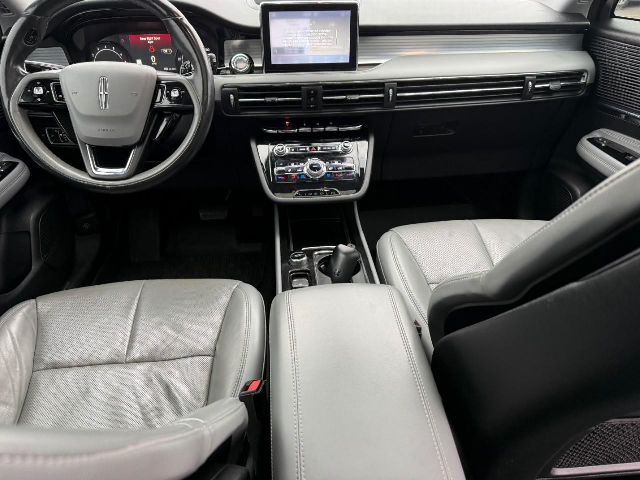 Lincoln Corsair Vehicle Full-screen Gallery Image 11