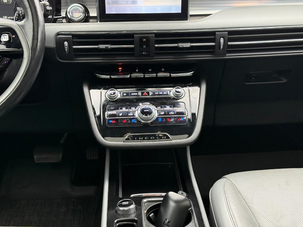 Lincoln Corsair Vehicle Full-screen Gallery Image 14