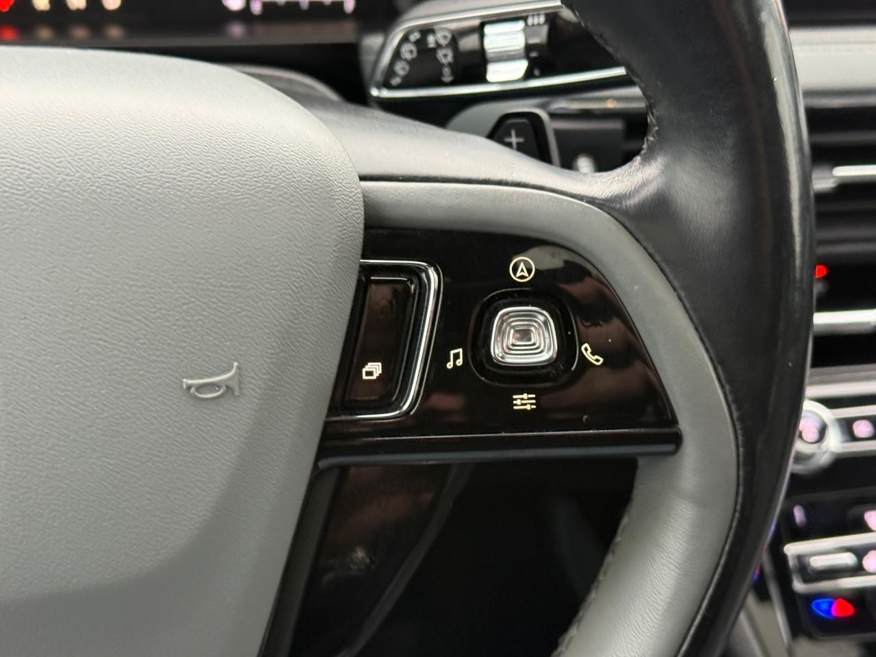 Lincoln Corsair Vehicle Full-screen Gallery Image 19